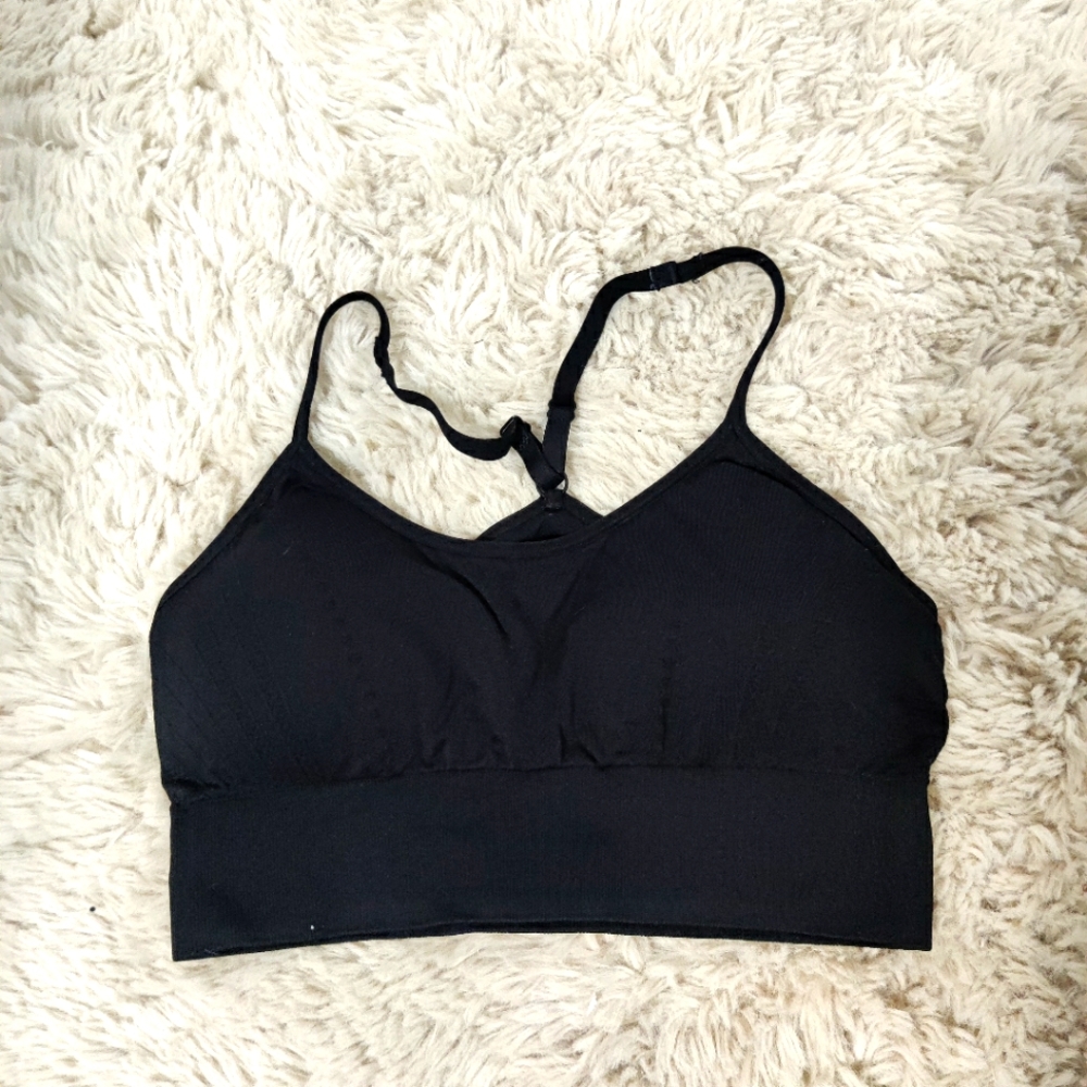 Black padded sports bra
